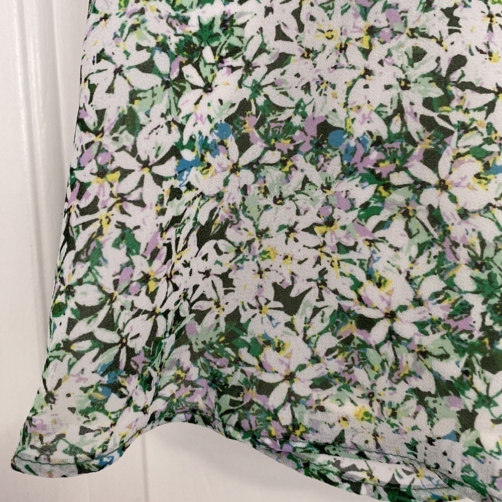 Banana Republic Blue jasmine wrap blouse. - Picture 4 of 8